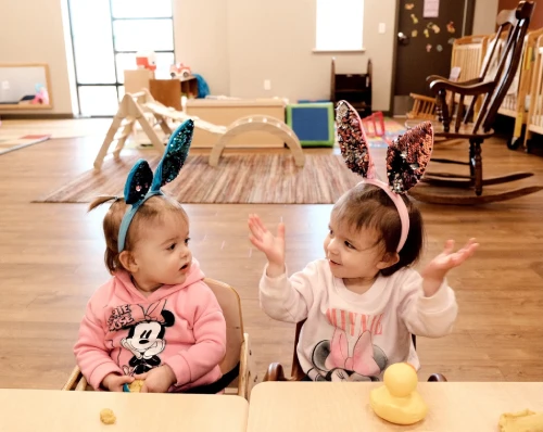 2 children playing